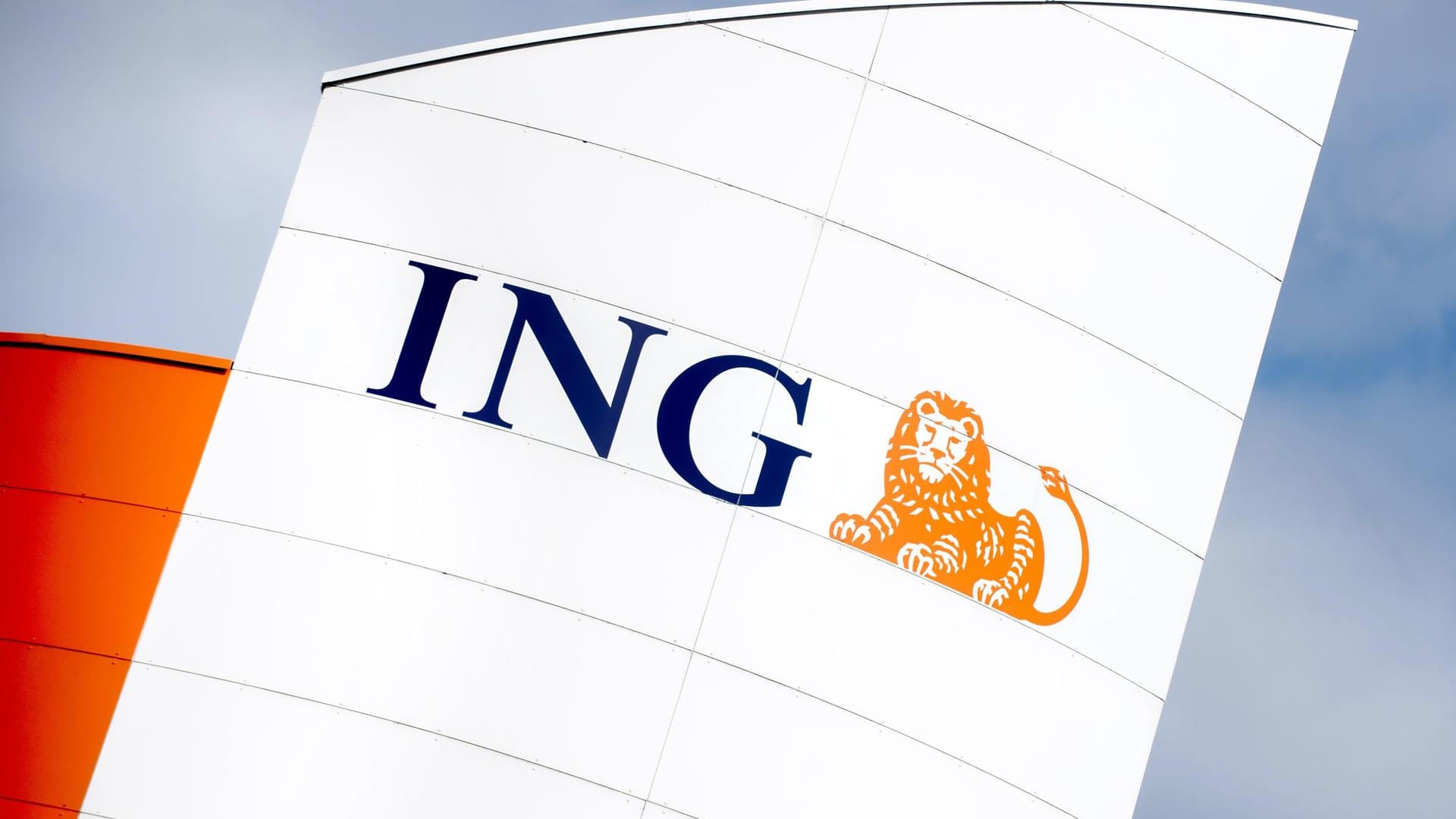 Das Logo der ING: Kunden der Bank müssen bereits zum zweiten Mal in diesem Jahr höhere Kosten in Kauf nehmen.