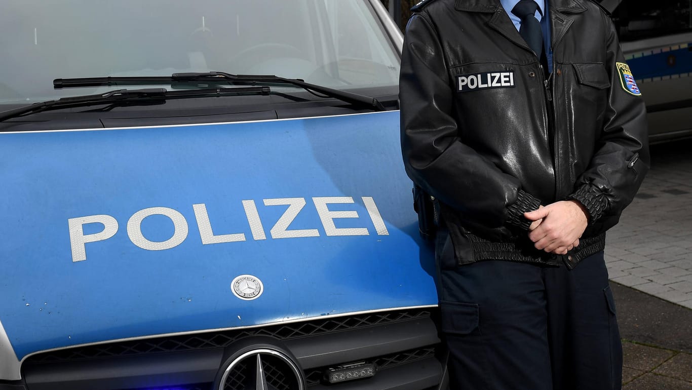 Polizei Hessen (Symbolfoto): Ein kurioser Fall rief Ermittler im Main-Taunus-Kreis auf den Plan.