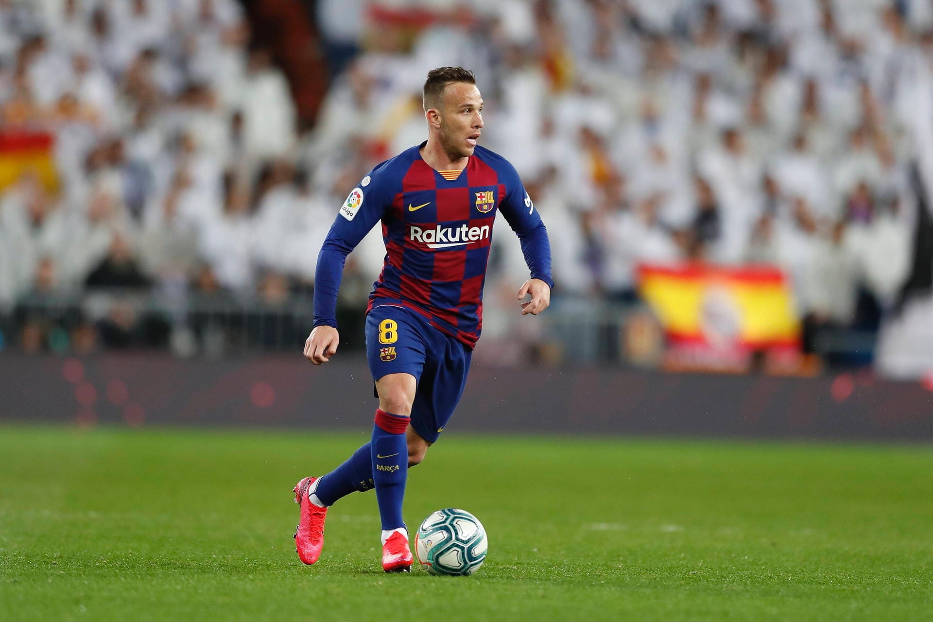 Arthur für den FC Barcelona am Ball: Bald wird der Brasilianer wohl in den Farben von Juventus Turin auflaufen.