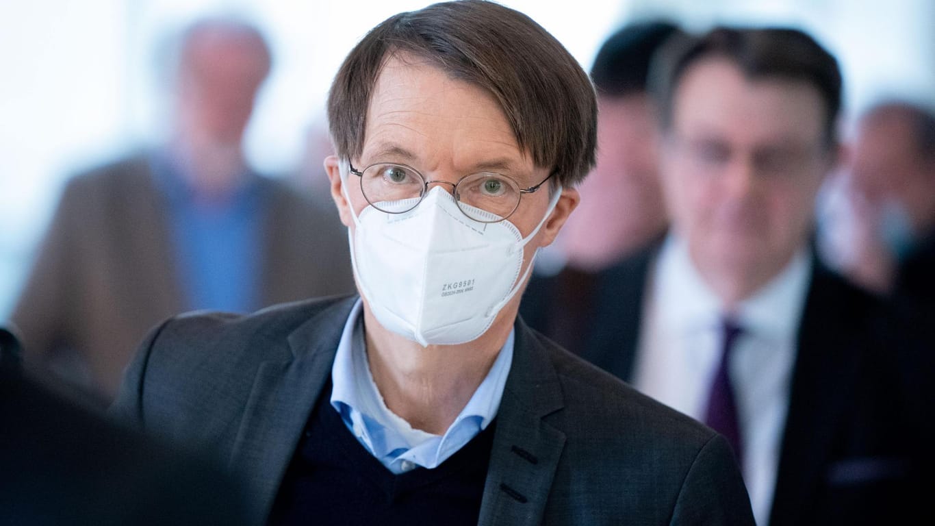 SPD-Gesundheitsexperte Karl Lauterbach fordert eine neue Test-Strategie. (Archivfoto)