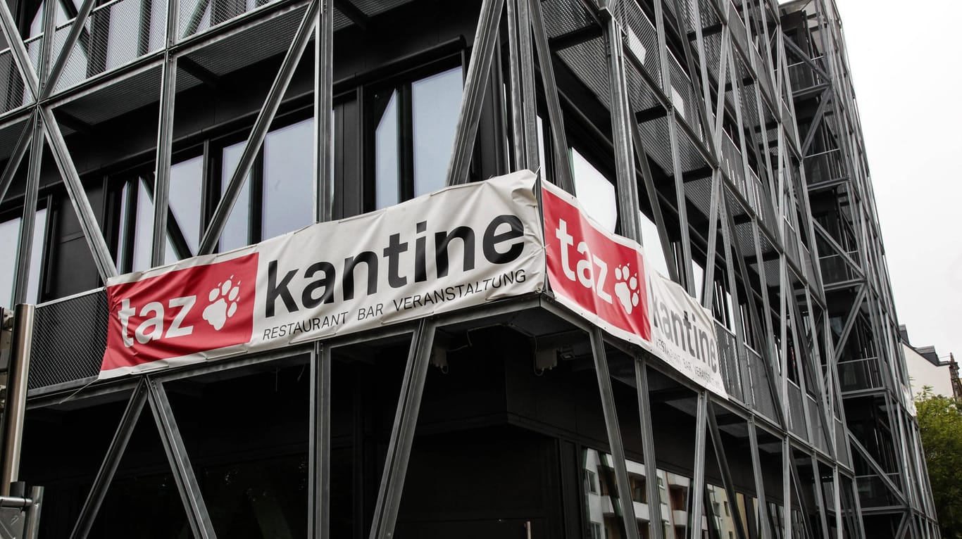 Sitz der Tageszeitung "taz" im Berliner Stadtteil Kreuzberg: Eine Journalistin wird nach einer umstrittenen Kolumne offenbar bedroht.