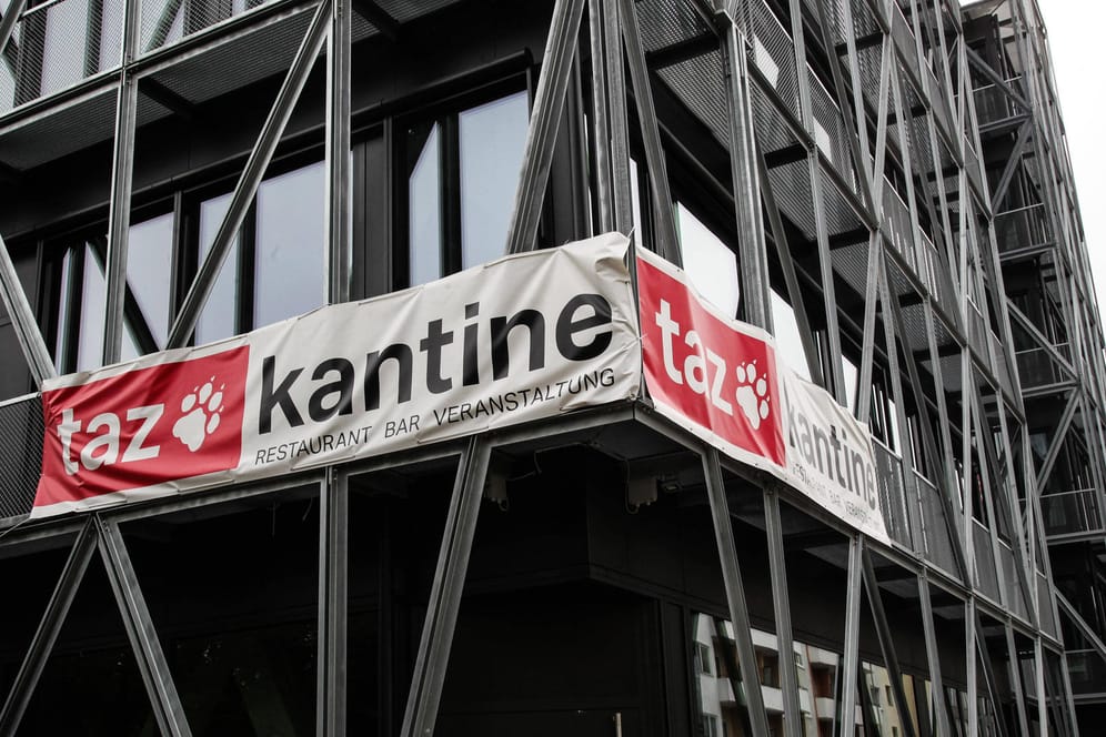 Sitz der Tageszeitung "taz" im Berliner Stadtteil Kreuzberg: Eine Journalistin wird nach einer umstrittenen Kolumne offenbar bedroht.