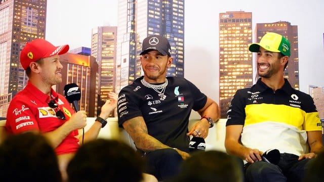 Fiebern dem Start der Formel 1 entgegen: Sebastian Vettel (l-r), Lewis Hamilton und Daniel Ricciardo.