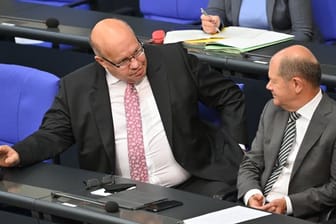 Finanzminister Olaf Scholz und Wirtschaftsminister Peter Altmaier bei der Sondersitzung des Bundestags.