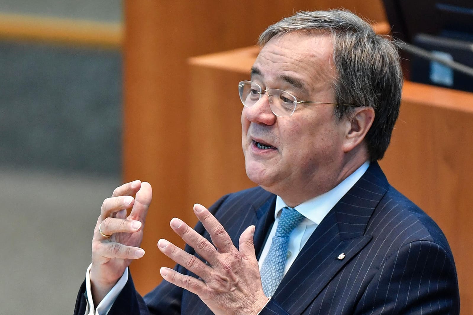 Armin Laschet im Düsseldorfer Landtag: Der Ministerpräsident steht wegen seiner Politik in der Corona-Krise in der Kritik.