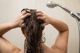 Duschen: Nach dem Sport im Sommer wollen viele den erhitzten Körper abkühlen.