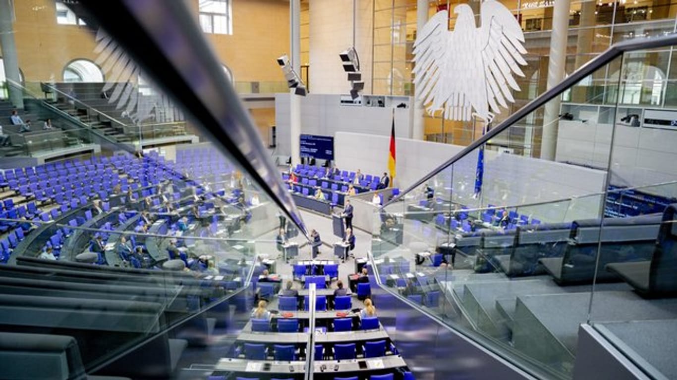 Der Deutsche Bundestag hat derzeit die Rekordgröße von 709 Abgeordneten.