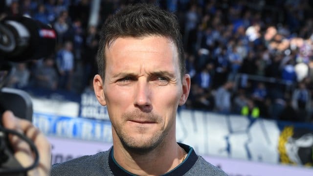 Trainer Christian Eichner steht im Stadion