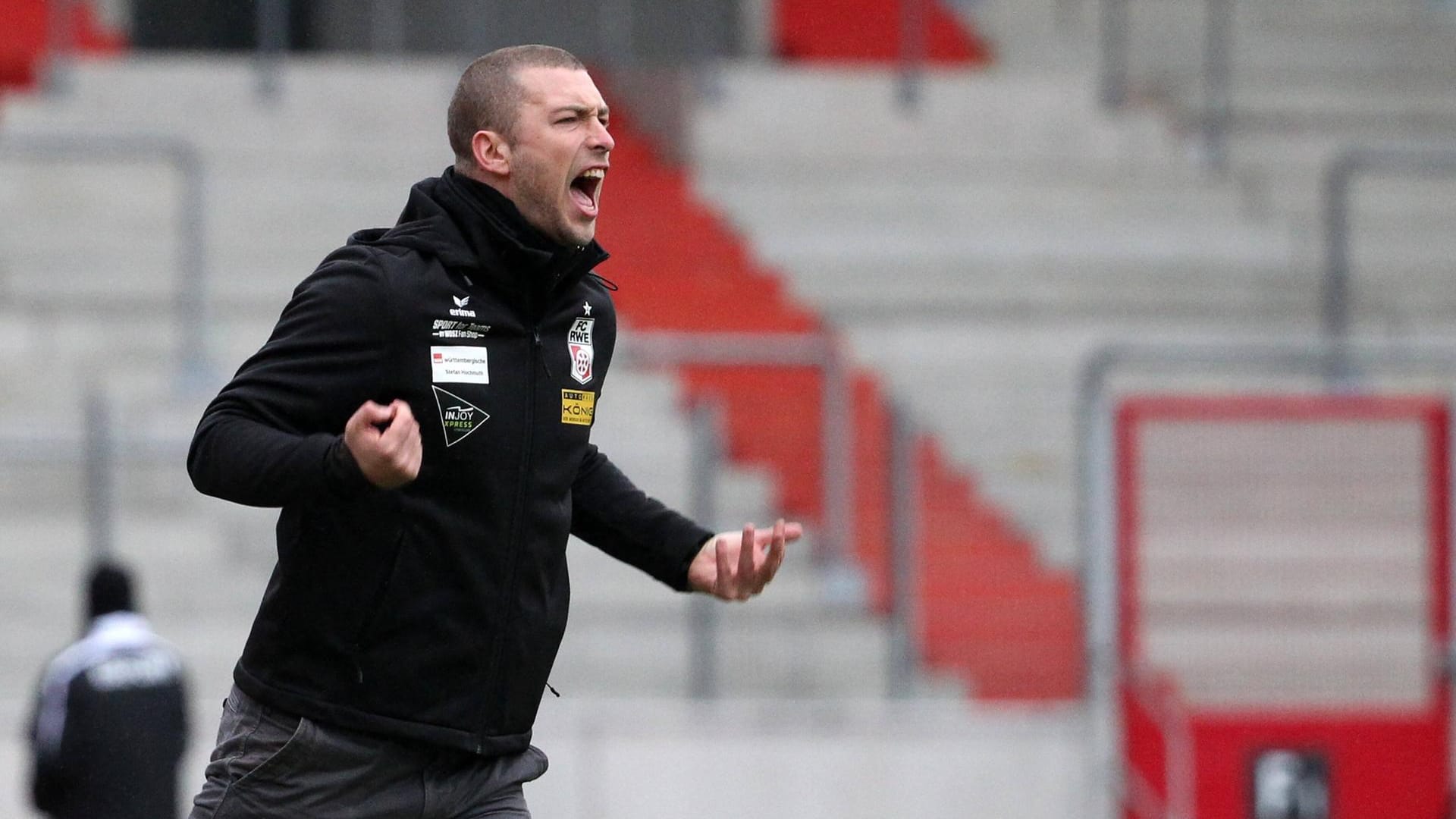 Trainer Robin Krüger bei einem Spiel von im Dezember 2019 im Steigerwald-Stadion: "Ich habe wahnsinnig gerne für Rot-Weiß Erfurt gearbeitet."