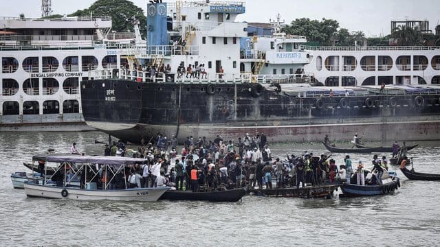 Suche nach Überlebenden im Fluss Buriganga.