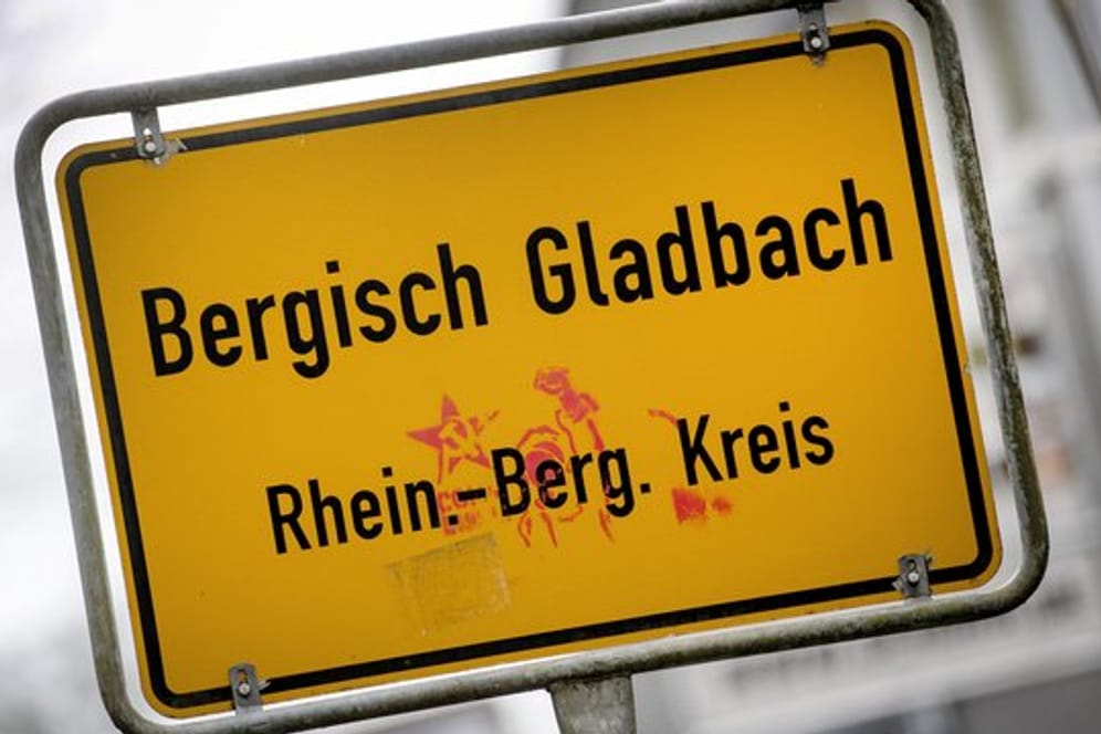 Im Missbrauchskomplex in Bergisch Gladbach verfolgen die Behörden auch die Verbreitung der Aufnahmen im Internet.