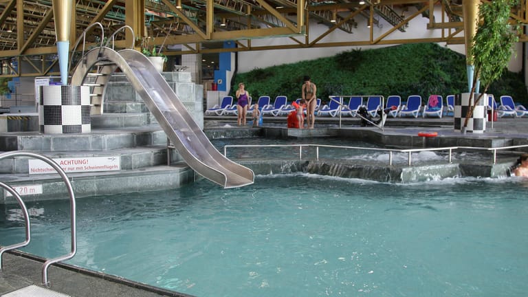 Ein Hallenbad in Berlin-Kreuzberg: Mehrere Bäder öffnen nun wieder für Schwimmkurse.