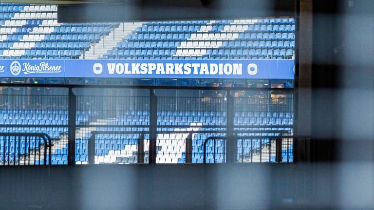 Nachdem sich Milliardär Klaus-Michael Kühne 2015 die Namensrechte sicherte, heißt die Hamburger Arena offiziell wieder Volksparkstadion.