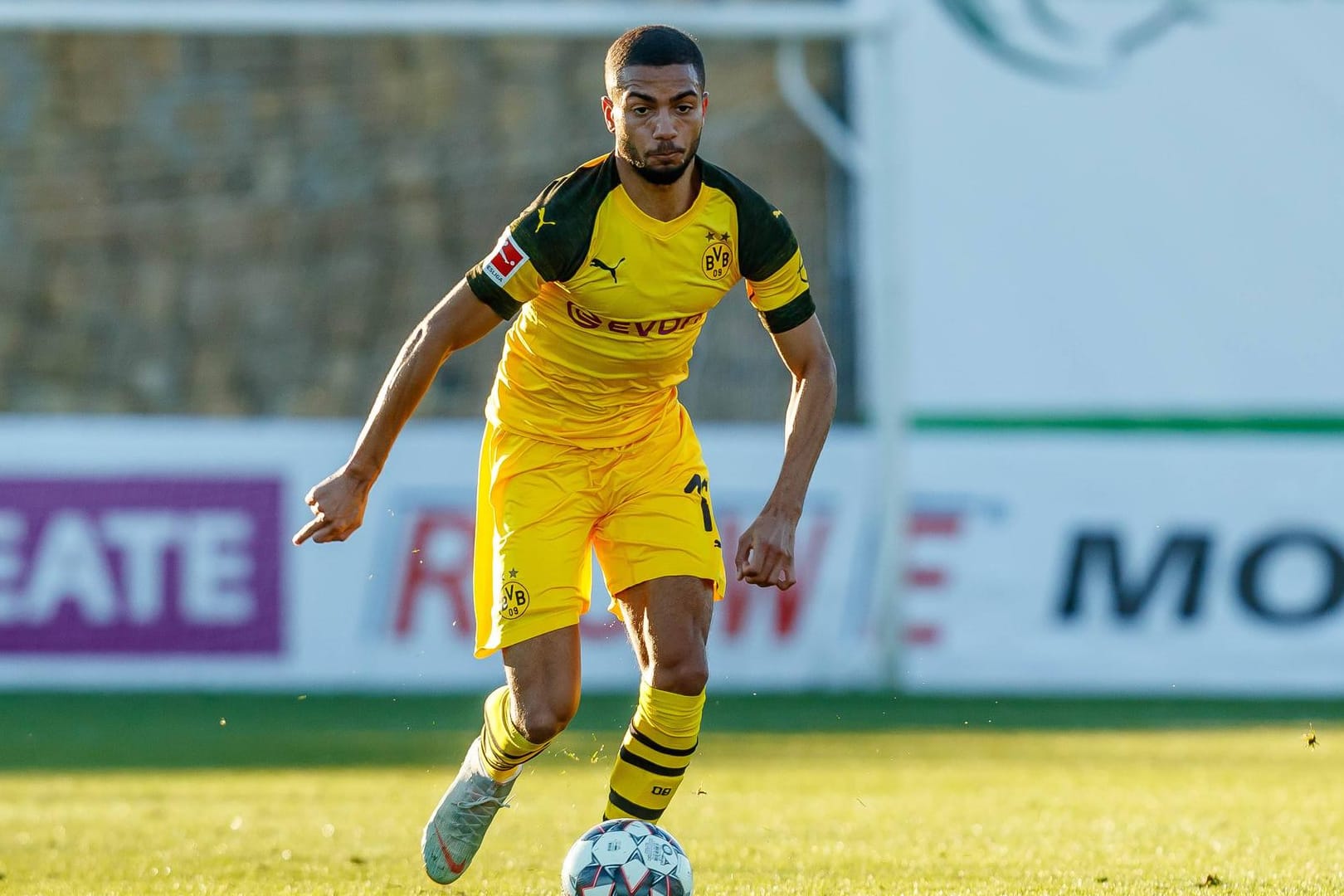 Borussia Dortmund verkauft seinen Leihspieler Jeremy Toljan an den italienischen Erstligisten.