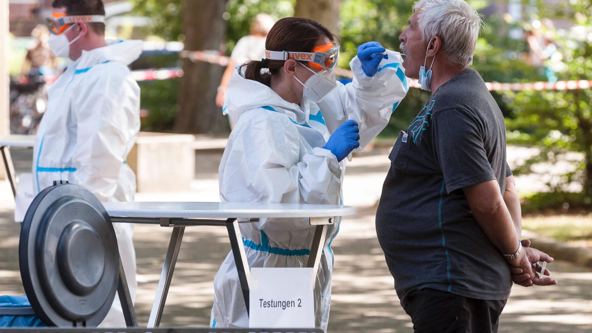 Testzentrum: In Bayern sollen künftig auch Menschen ohne Symptome oder Kontakt zu Covid-19-Patienten auf das Coronavirus getestet werden können.