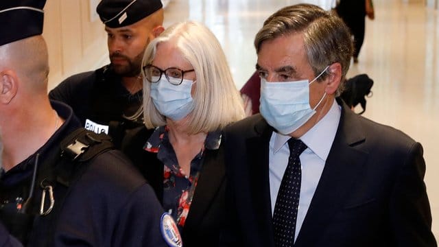 Francois Fillon (r), ehemaliger Premierminister von Frankreich, und seine Frau Penelope Fillon (2. Francois Fillon (r), ehemaliger Premierminister von Frankreich, und seine Frau Penelope Fillon (2.