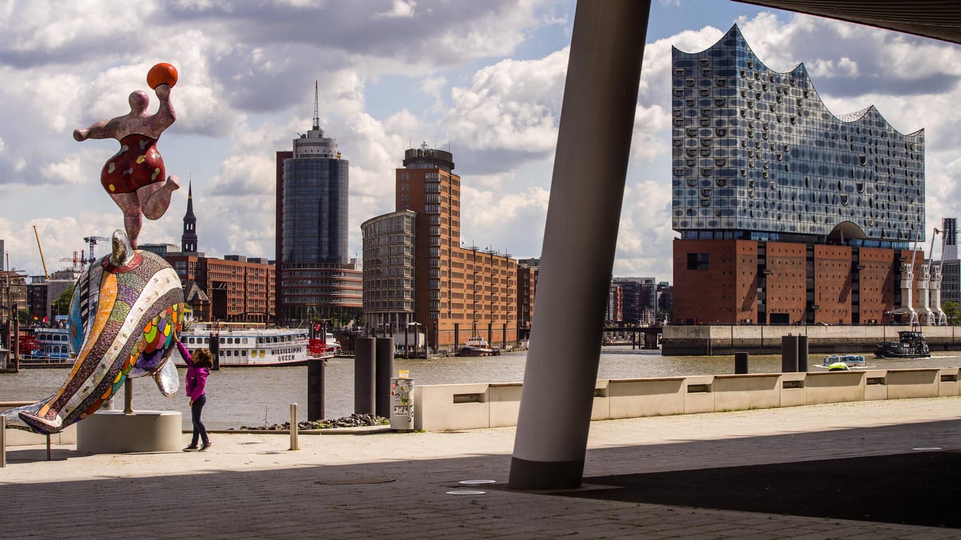 Blick auf die Elbphilharmonie: In Hamburg sollen weitere Lockerungen beschlossen werden.