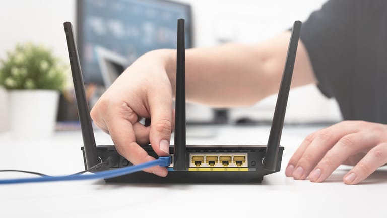Ein Router (Symbolbild): Das Fachportal "connect" hat in seinem Festnetztest 2020 die Leistung verschiedener Anbieter untersucht.
