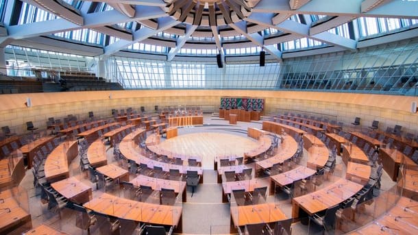Der Düsseldorfer Landtag Der Düsseldorfer Landtag