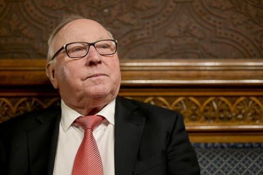 Uwe Seeler ärgert sich über den verpassten Aufstieg des Hamburger SV.