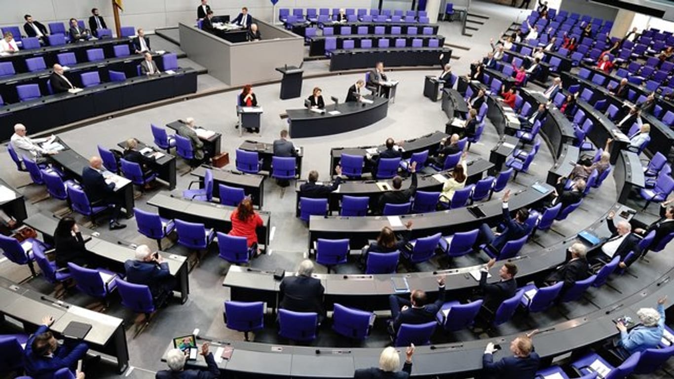 Mit einer Wahlrechtsreform soll ein weiteres "Aufblähen" des Bundestags verhindert werden.