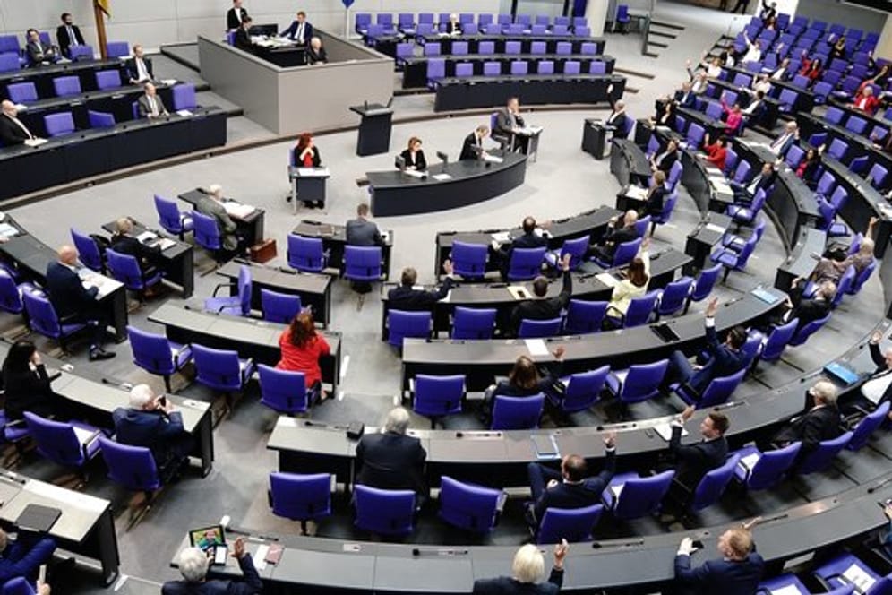 Mit einer Wahlrechtsreform soll ein weiteres "Aufblähen" des Bundestags verhindert werden.