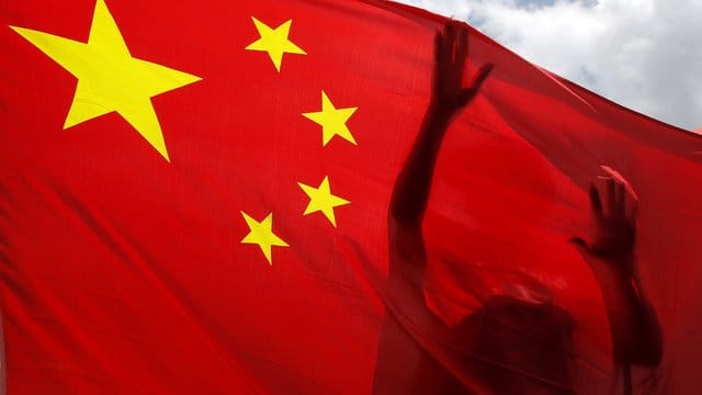 Ungeachtet weltweiter Kritik hat China das Gesetz zum Schutz der nationalen Sicherheit in Hongkong erlassen. Ungeachtet weltweiter Kritik hat China das Gesetz zum Schutz der nationalen Sicherheit in Hongkong erlassen.