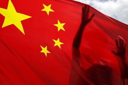 Ungeachtet weltweiter Kritik hat China das Gesetz zum Schutz der nationalen Sicherheit in Hongkong erlassen.