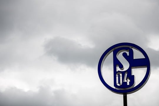 Die NRW-Landesregierung hat laut Ministerpräsident Armin Laschet keine Entscheidung über eine Bürgschaft für den FC Schalke 04 getroffen.