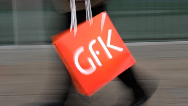 Fast jeder dritte Verbraucher will einer Studie des Marktforschers GfK zufolge die Senkung der Mehrwertsteuer für eine Neuanschaffung nutzen.
