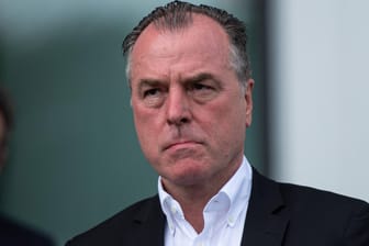 Clemens Tönnies: Der Druck auf den Fleischfabrik-Milliardär und Aufsichtsratsvorsitzenden von Schalke 04 ist am Ende wohl zu groß geworden.
