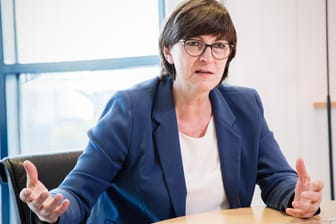 Saskia Esken: Die SPD-Chefin hält am Ziel einer stärkeren Erhöhung des Mindestlohns fest.