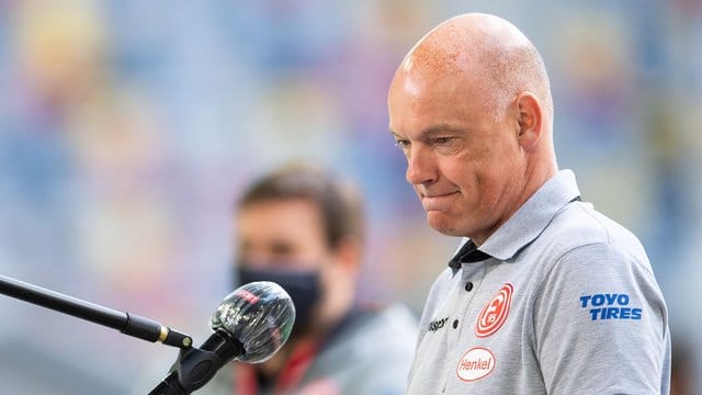 Macht für den Abstieg auch seinen Vorgänger verantwortlich: Fortuna Düsseldorfs Trainer Uwe Rösler. Macht für den Abstieg auch seinen Vorgänger verantwortlich: Fortuna Düsseldorfs Trainer Uwe Rösler.