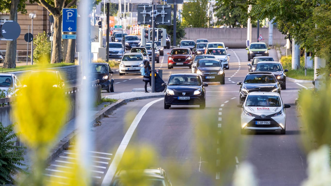 Stadtverkehr in Stuttgart: Ab dem 1. Juli gilt dort ein Diesel-Fahrverbot für Euro-5-Diesel.
