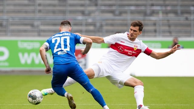 Bleibt fest beim VfB: Pascal Stenzel (r).