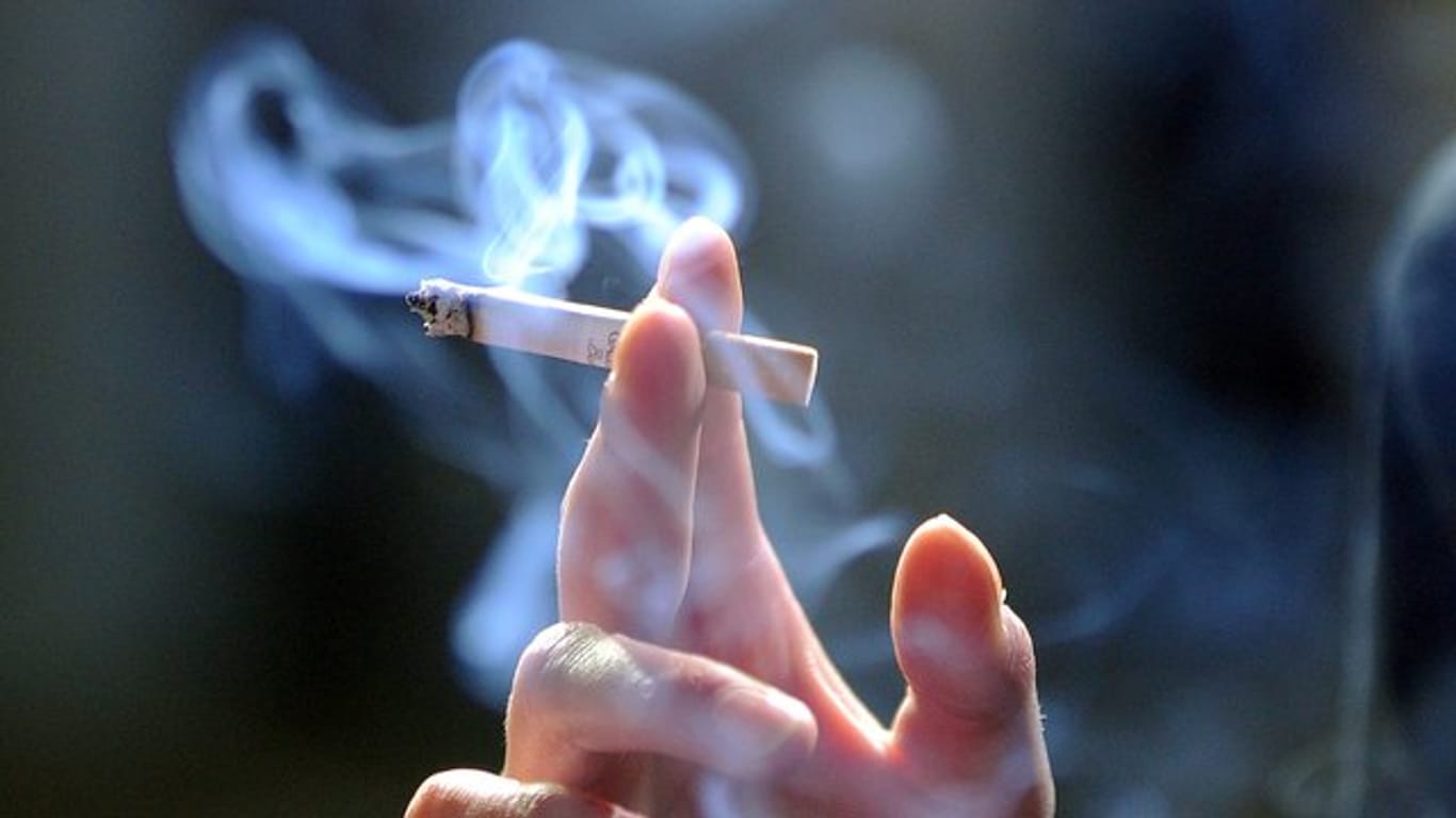 Nur 5,6 Prozent der Befragten unter den 12- bis 17-Jährigen geben an, ständig oder gelegentlich zu rauchen.