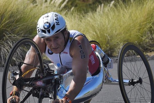 Alessandro Zanardi hatte einen schweren Unfall mit seinem Handbike und liegt weiter im künstlichen Koma.