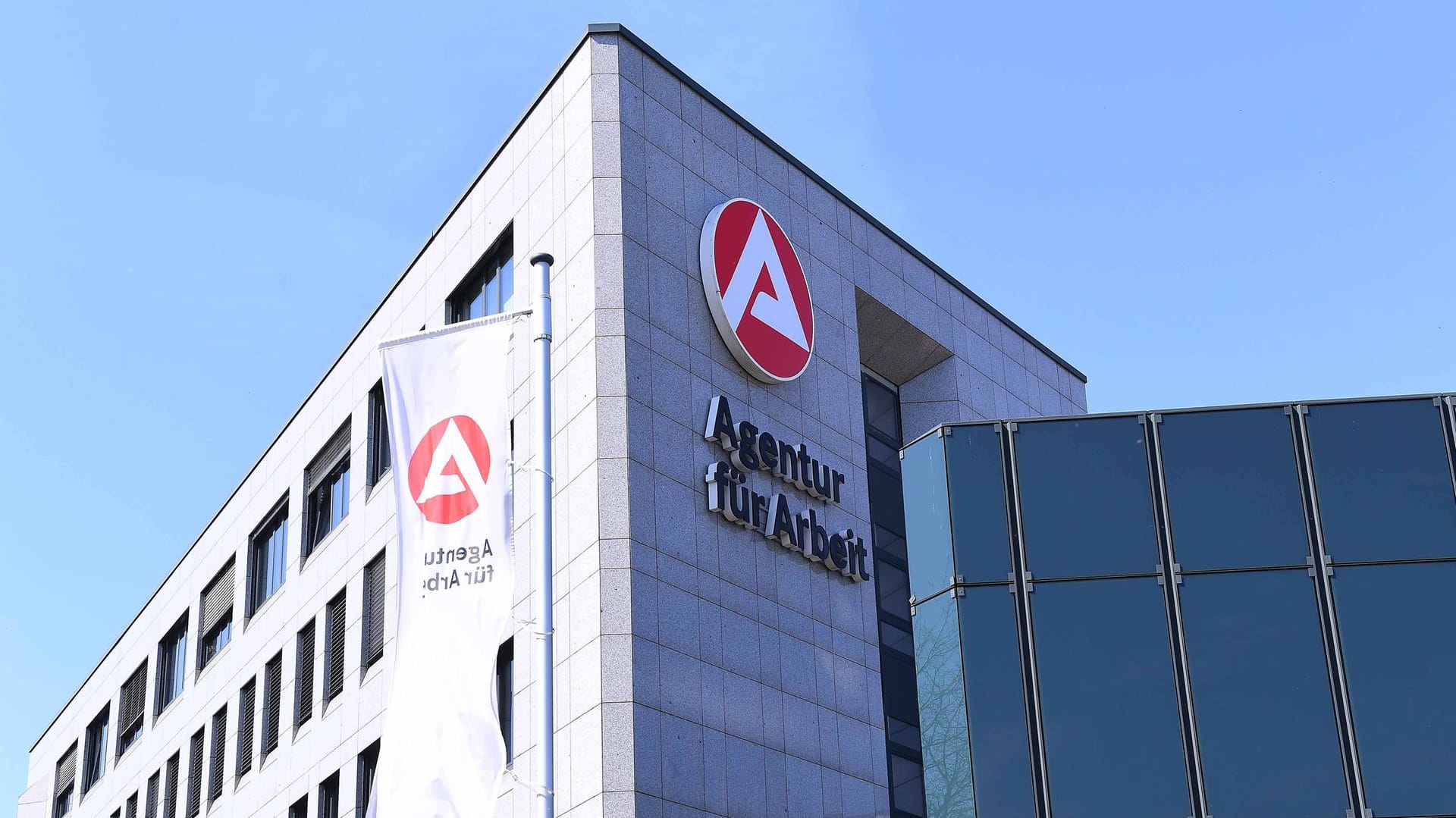 Die Bundesagentur für Arbeit in Essen: Im Juni waren 34.640 Personen arbeitslos gemeldet, mehr als in den Vormonaten.