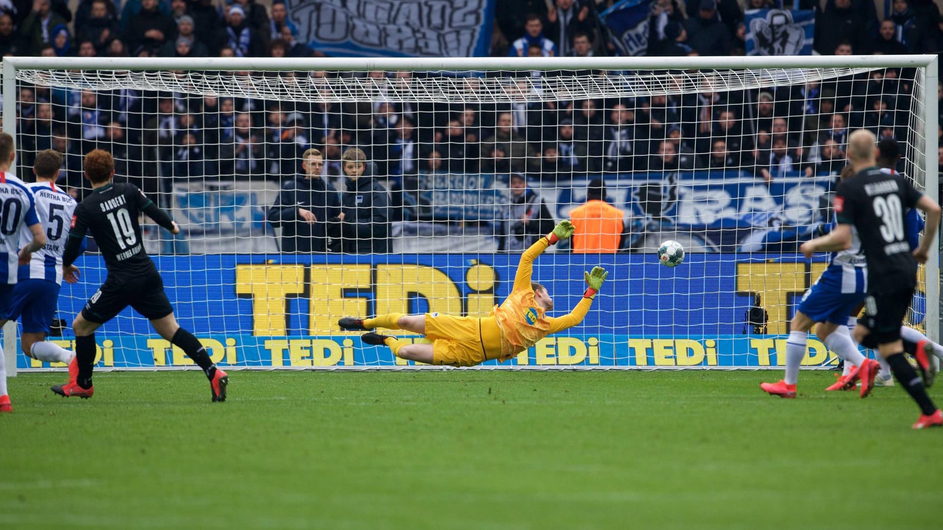 Torwart Thomas Kraft beim Spiel Hertha BSC gegen Werder Bremen: Der Keeper beendet mit nur 31 Jahren seine Karriere.