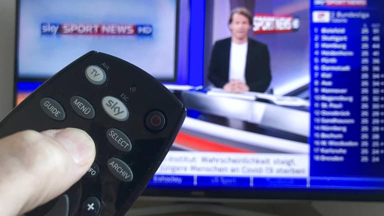 Der Pay-TV-Sender Sky auf einem Fernseher: Ein neues Abo-Modell soll mehr Flexibilität bieten.