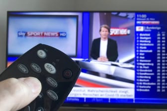 Der Pay-TV-Sender Sky auf einem Fernseher: Ein neues Abo-Modell soll mehr Flexibilität bieten.