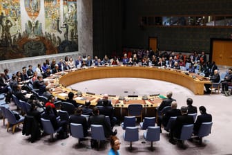 Sitzungssaal des UN-Sicherheitsrates in New York: Das Gremium hat eine monatelang umstrittene Resolution angenommen.