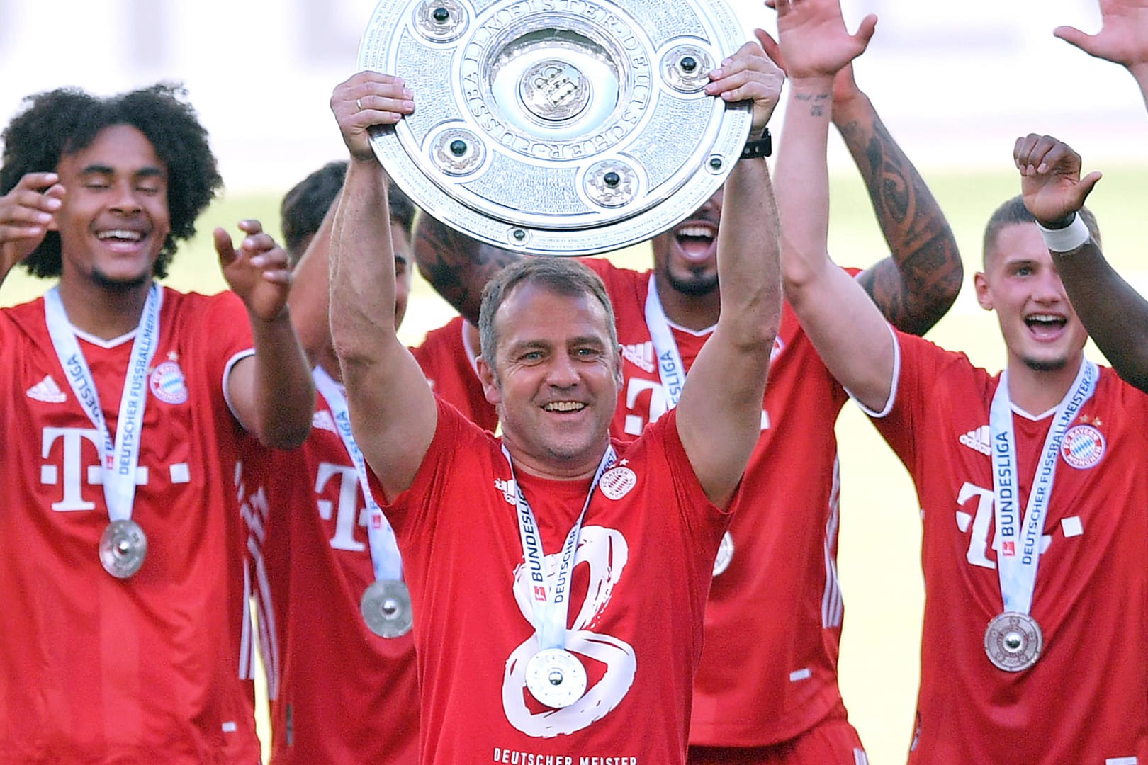 Der FC Bayern feiert die achte Meisterschaft in Folge: Erstmals seit rund 20 Jahren könnte der Bundesliga-Start ohne den amtierenden Meister stattfinden.