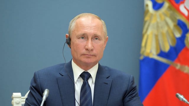 Die Operation Machterhalt für Kremlchef Wladimir Putin hat erwartungsgemäß ihre letzte Hürde genommen. Die Operation Machterhalt für Kremlchef Wladimir Putin hat erwartungsgemäß ihre letzte Hürde genommen.