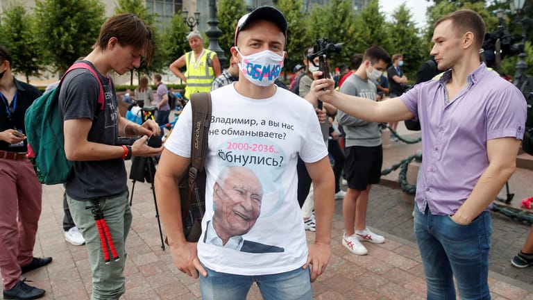 Proteste gegen die Verfassungsänderungen in Moskau: In der Corona-Krise sind Demonstrationen in Russland verboten und werden von der Polizei aufgelöst.
