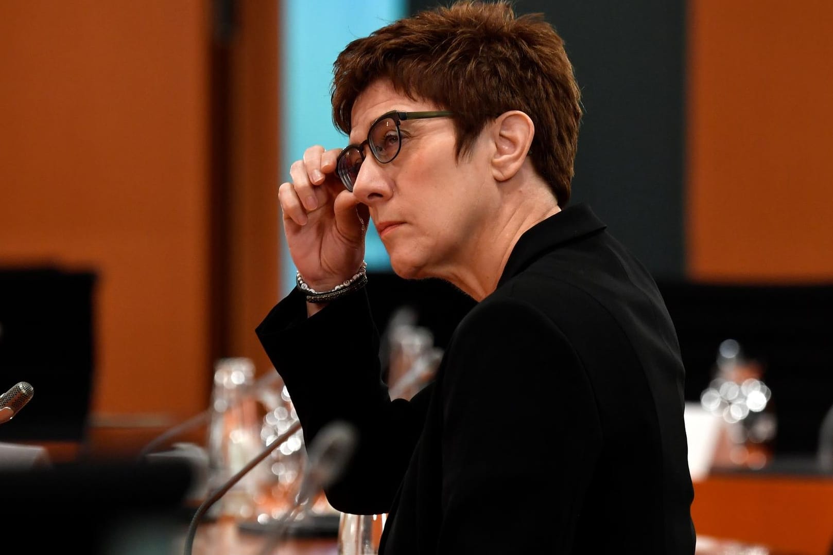 Annegret Kramp-Karrenbauer: Die Verteidigungministerin ist besorgt über die großen Lücken in den Munitions- und Sprengstofflagern des KSK.