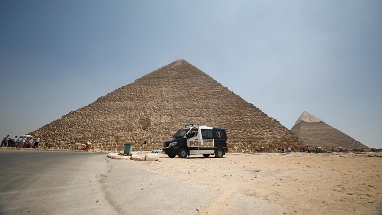 Pyramiden von Gizeh: Ägypten hofft, mit der Öffnung der Touristenstätten den angeschlagenen Tourismussektor ankurbeln zu können.