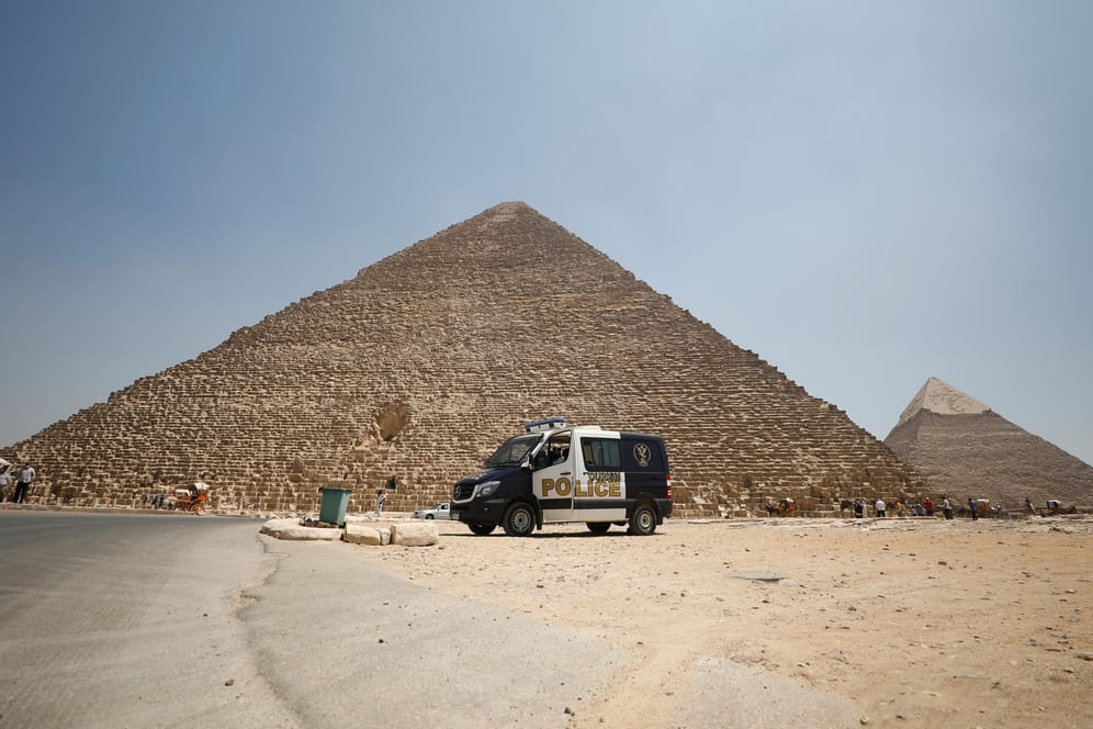 Pyramiden von Gizeh: Ägypten hofft, mit der Öffnung der Touristenstätten den angeschlagenen Tourismussektor ankurbeln zu können.