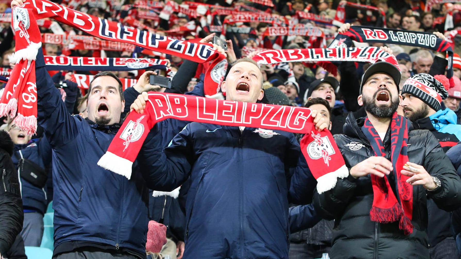 RB-Leipzig-Fans im Stadion: Dicht an dicht gibt es vorerst noch nicht, aber zumindest sollen die ersten Fans bald in die Stadien zurückkehren dürfen.