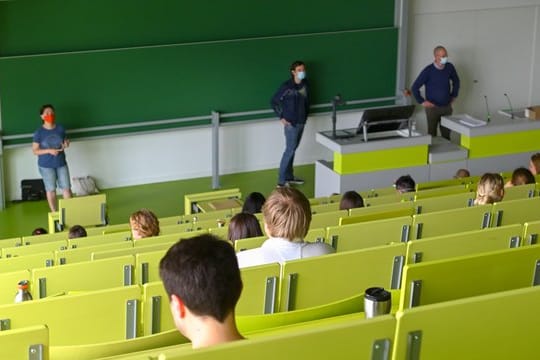 An der Universität Kassel finden die Prüfungen unter Corona-Bedingungen statt.